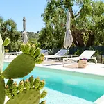 فيلة Mediterranean With Private Pool And Garden أوستوني