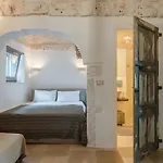 Mediterranean With Private Pool And Garden * أوستوني