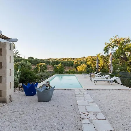Mediterranean With Private Pool And Garden أوستوني